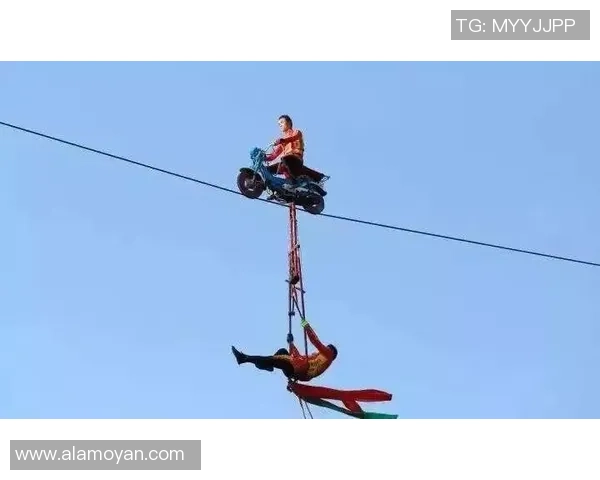 足球明星的杂技表演魅力揭秘让你惊叹不已的运动才华与艺术结合